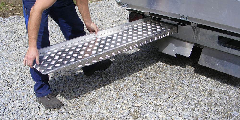 Einschubhalterung für Auffahrrampen