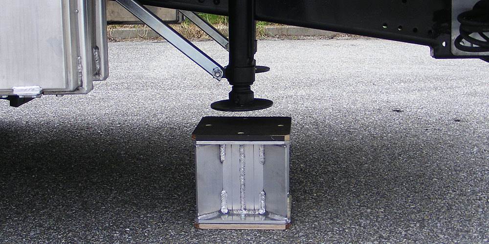 Unterstellbock unter Abstützfuß