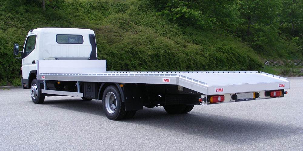 Ladefläche nach hinten abgeschrägt