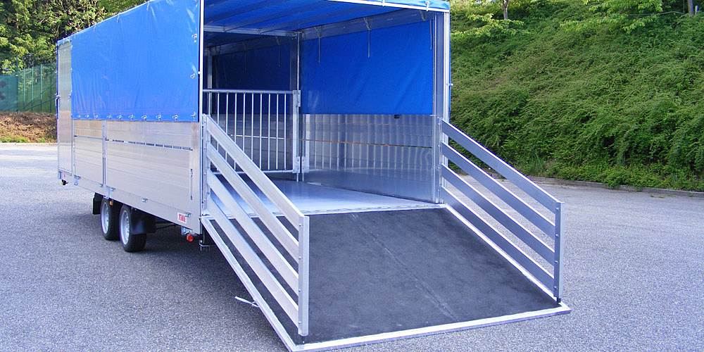 2 ALU-Hecktüren innenseitig und Zwischenwand