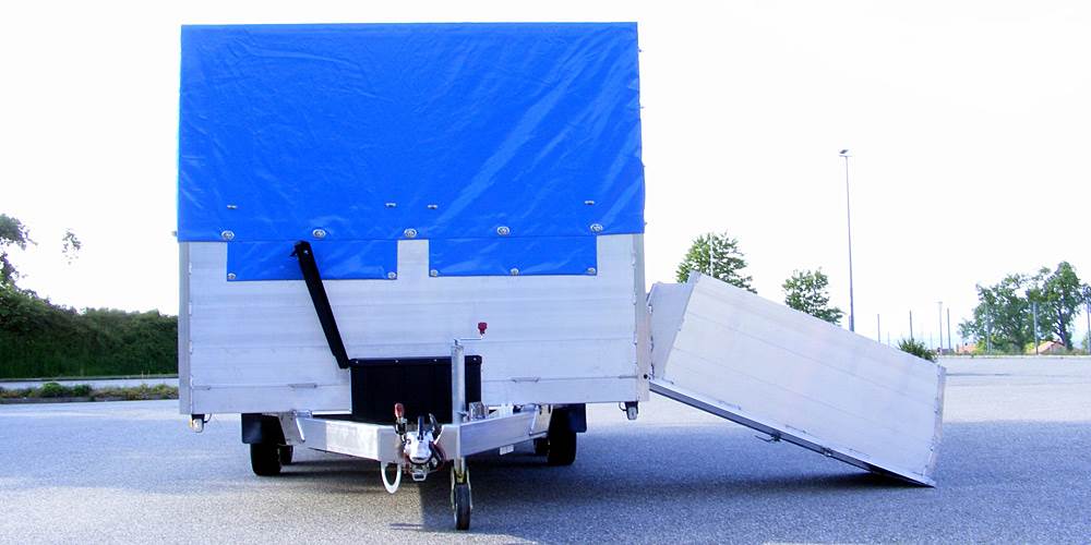 Stirnwand mit 2 Lüftungsschlitzen und WZK