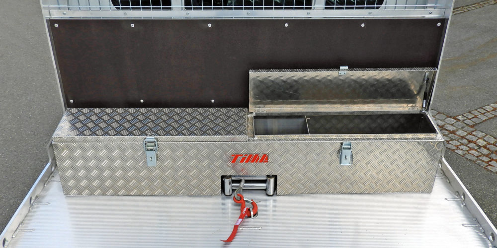 Staubox und Seilwindenverkleidung